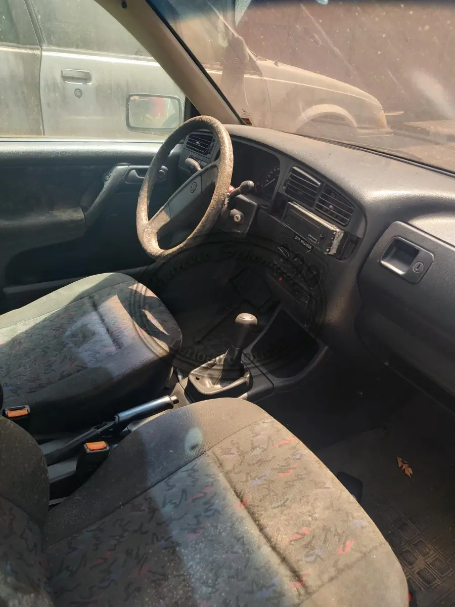 LOTE 001 - 01 VEÍCULO VW/ GOLF GL ANO/ MODELO  /1995/ 1995 PLACAS AFF-9458