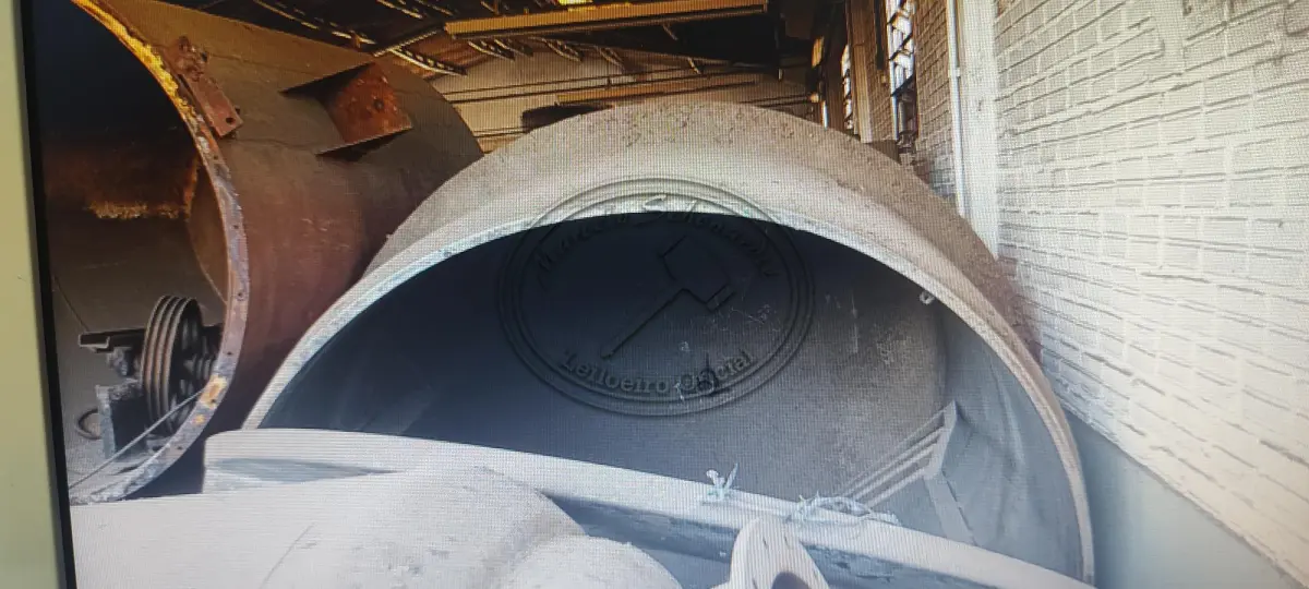 LOTE 001 - 01 TANQUE INDUSTRIAL ZINCADO CAP. 1.500L COM MOTOR
