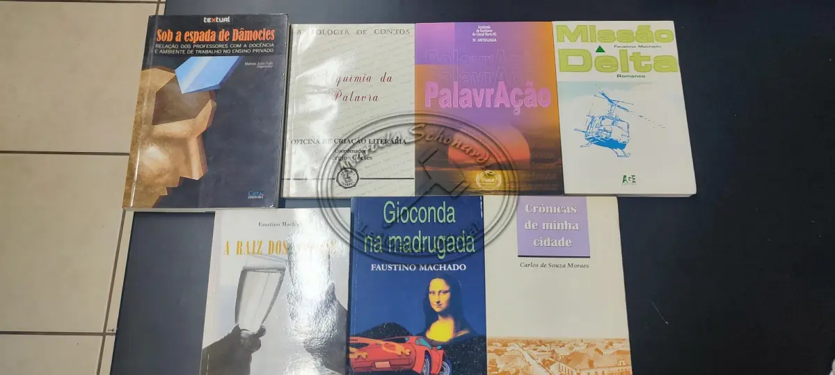 LOTE 001 - 76 LIVROS DIVERSOS
