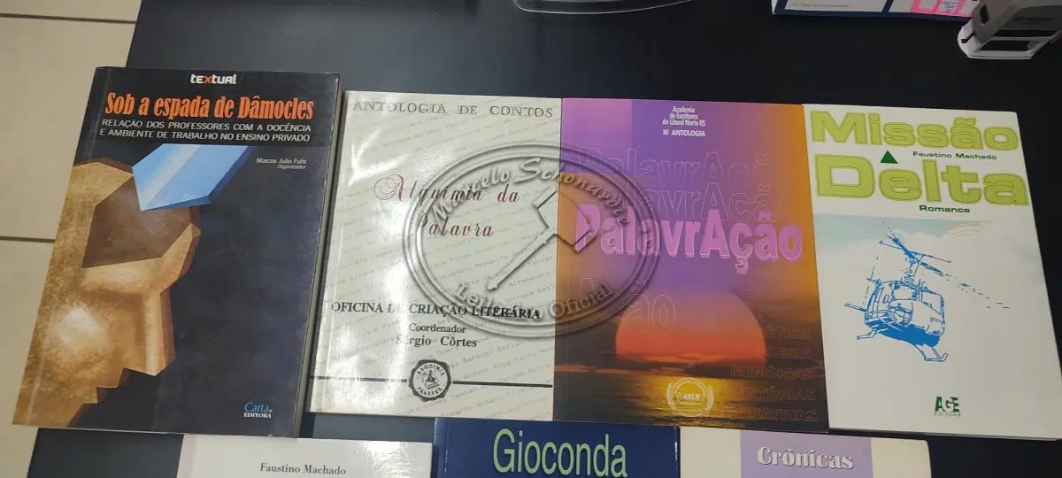 LOTE 001 - 76 LIVROS DIVERSOS