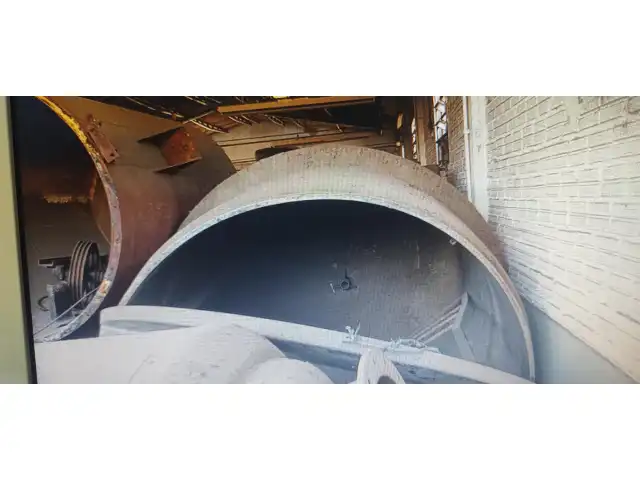01 TANQUE INDUSTRIAL ZINCADO CAP. 1.500L COM MISTURADOR E MOTOR