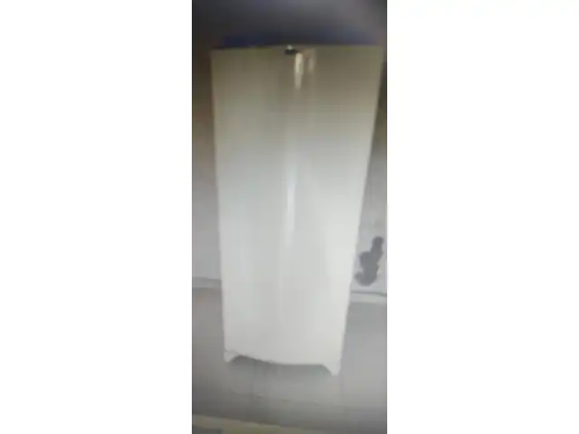 01 REFRIGERADOR CONSUL, 01 TV PANASONIX, 01 MICROONDAS, 01 ESTANTE, 01 CAFETEIRA BRITANIA, 01 MESA COM 06 LUGARES MADEIRA, 04 CADEIRAS POLIPROPILENO