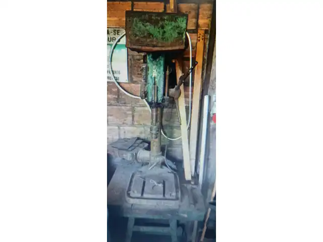 01 FURADEIRA BANCADA