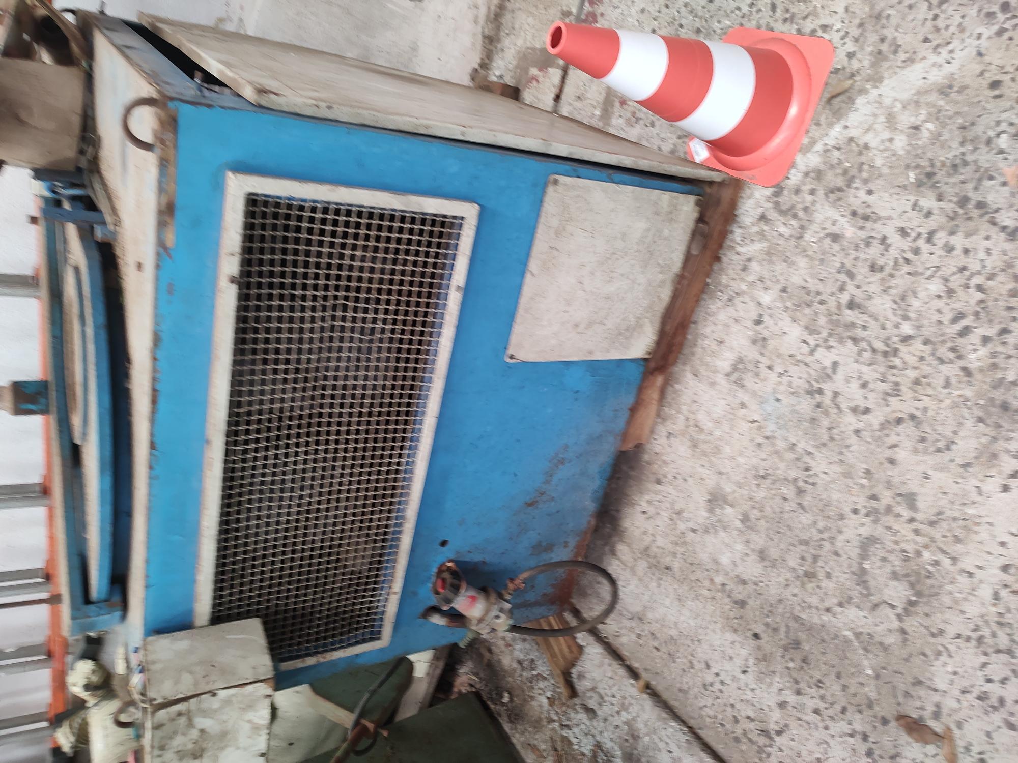 Foto de 01 MAQUINA PRENSA SORVETEIRA 04 BOCAS